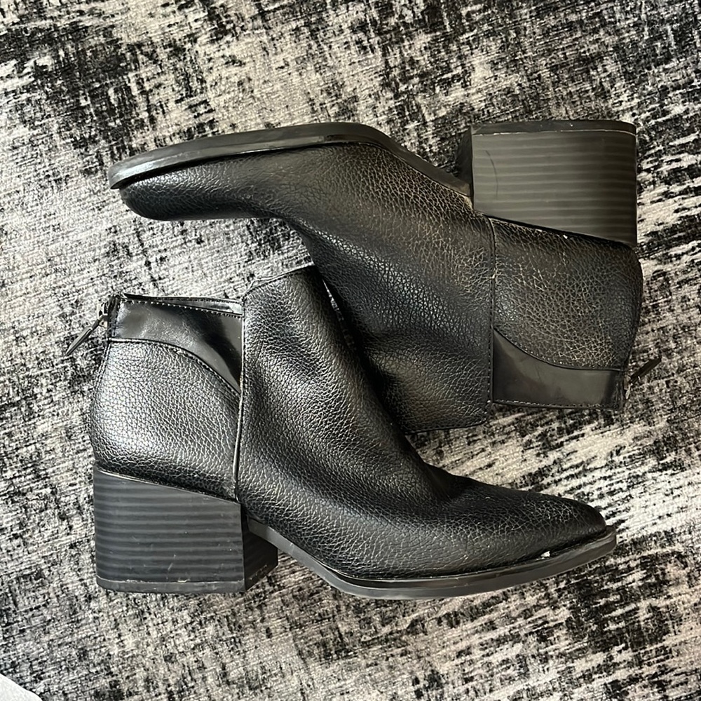 Simply Vera black booties